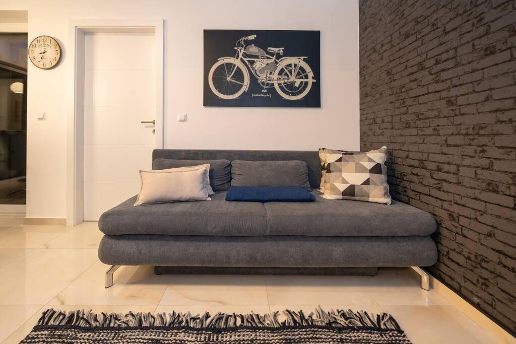 Bright With Two Terraces In 1020/vienna Wien