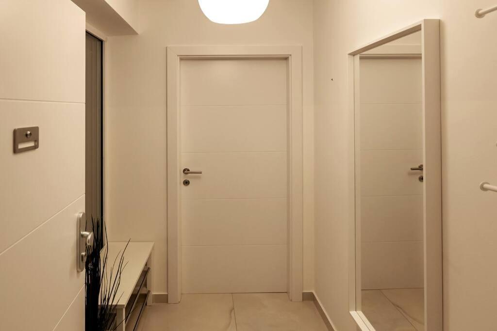 Bright With Two Terraces In 1020/vienna * Wien